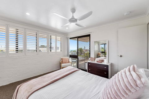 Quaint 2-Bed Beach Abode With Ocean Views - Timeshare Accommodation 3