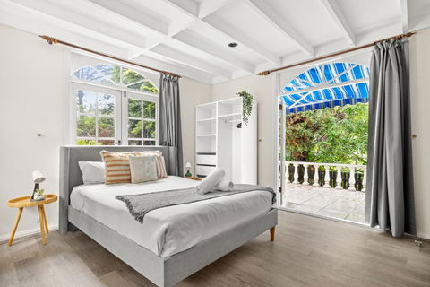 Quaint Queen Room - Convenient Location In Lindfield - Shared Bathroom - Timeshare Accommodation 0