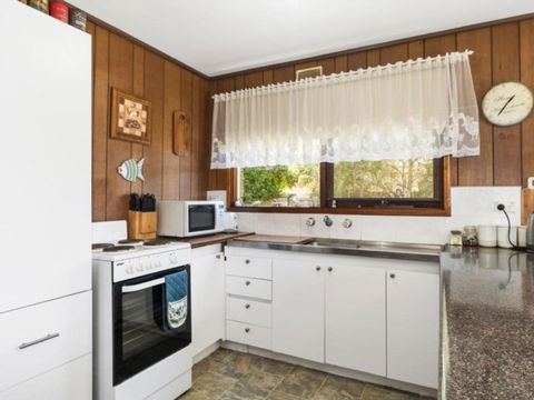 Raymond Coastal Cottage - Timeshare Accommodation 2