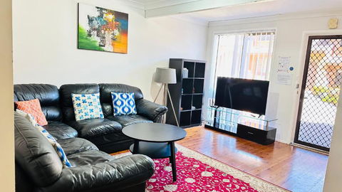 Quiet Family Townhouse In Wollongong CBD - Timeshare Accommodation 1