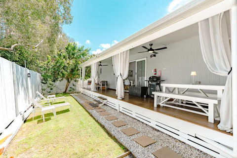 Private Outdoor Spa, Fire Pit, Cinema Room - THE COTTAGE COOLUM BEACH - Timeshare Accommodation 3