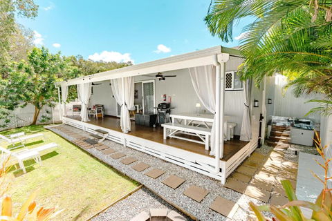 Private Outdoor Spa, Fire Pit, Cinema Room - THE COTTAGE COOLUM BEACH - Timeshare Accommodation 1