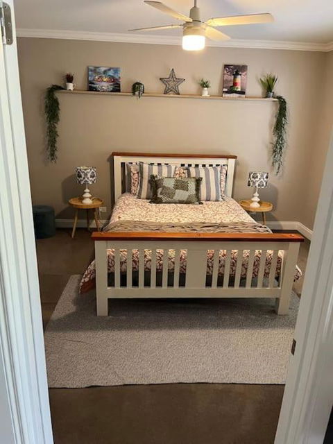 Quiet Family Retreat Getaway - Wildlife Park, Sovereign Hill, Kryall Castle And City At Your Door - Modern House, 8 Guests, 4 Bedrooms, 5 Beds - Timeshare Accommodation 1