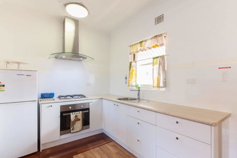 B8 Cafes, Resturants, UWA Close To SCGH - Timeshare Accommodation 2