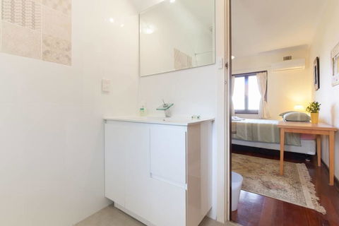 B8 Cafes, Resturants, UWA Close To SCGH - Timeshare Accommodation 0