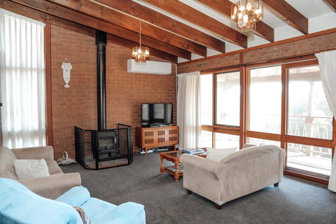 Banksia Beach House - Timeshare Accommodation 1