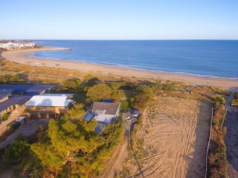Beach Cottage In The Heart Of Mandurah - Timeshare Accommodation 1
