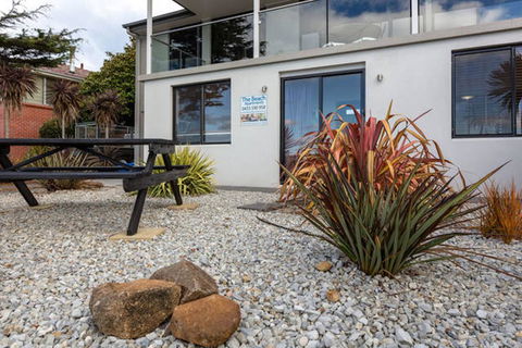 Beachfront Apartment Blackmans Bay - Timeshare Accommodation 2