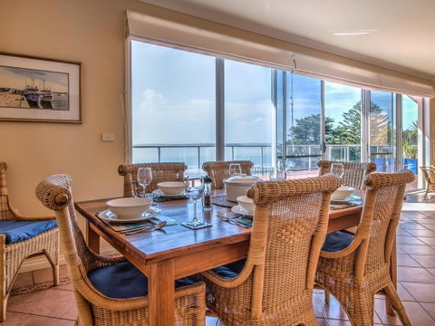 Beachfront Penthouse Cowes - Timeshare Accommodation 2