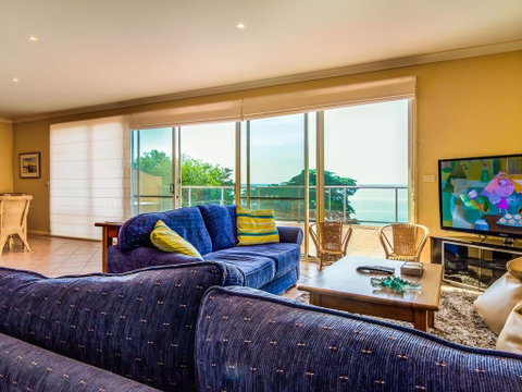 Beachfront Penthouse Cowes - Timeshare Accommodation 3