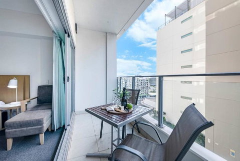 Resort-Style Sister Studios - Double Delight In The CBD - Timeshare Accommodation 2