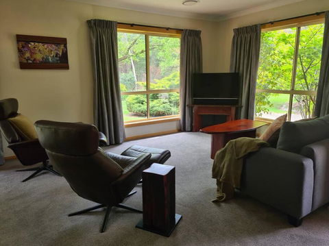 REDGUM RETREAT BRIGHT - Luxury Spa Villa - Timeshare Accommodation 2