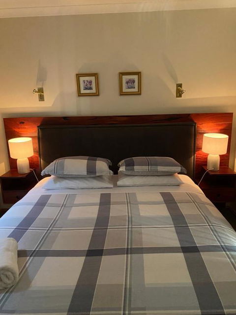 REDGUM RETREAT BRIGHT - Luxury Spa Villa - Timeshare Accommodation 1