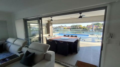 Relax Poolside By The Canal - Timeshare Accommodation 0