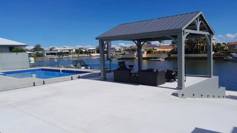 Relax Poolside By The Canal - Timeshare Accommodation 1