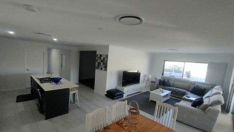 Relax Poolside By The Canal - Timeshare Accommodation 3