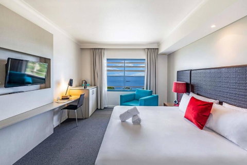 Resort Style King Pad With Sparkling Sea Views - Timeshare Accommodation 2
