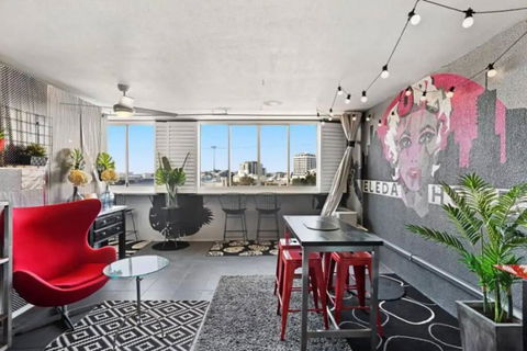 Retro Chic Vibes, Tropical Pool & Prime Location - Timeshare Accommodation 0