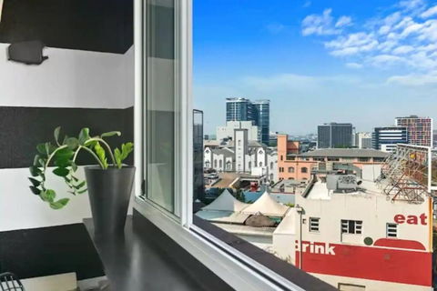 Retro Chic Vibes, Tropical Pool & Prime Location - Timeshare Accommodation 2