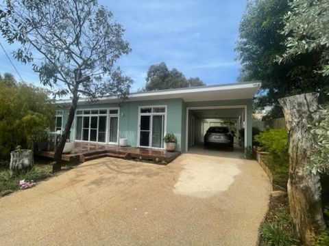 Saltbush - Ideally Located And Modernised MCM Beach House - Timeshare Accommodation 0