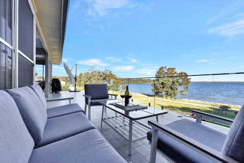 Royal Retreat Peaceful Lakefront - Timeshare Accommodation 0
