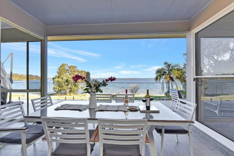 Royal Retreat Peaceful Lakefront - Timeshare Accommodation 2