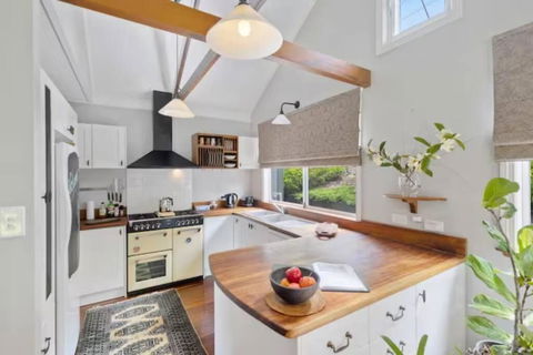 Romantic Lakeview Cottage - Timeshare Accommodation 2