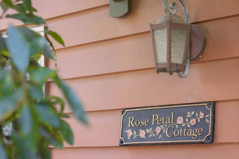 Rose Petal Cottage - Timeshare Accommodation 1