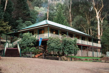 Rustic Refuge Guesthouse with Timeshare Accommodation