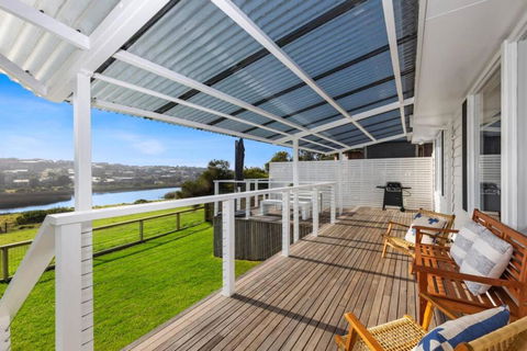 SALTWATER HOUSE - Opposite The Beach And Views Over The Lake! - Timeshare Accommodation 1