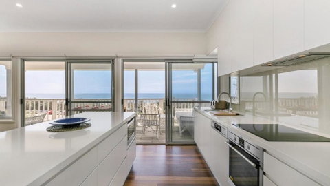 Salty Air Beachside Cottage At Killcare - Timeshare Accommodation 3