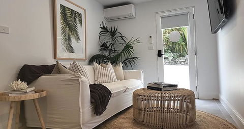 SALTY PALMS -Seaside Studio Apartment - Timeshare Accommodation 3