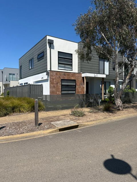 Sanary A Modern Beach Home In Martha Cove - Timeshare Accommodation 0