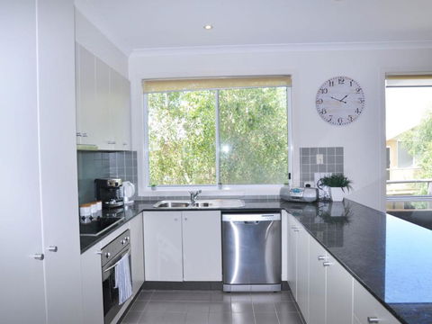 Sandpiper 3 - Close To Town And Beach - Timeshare Accommodation 3