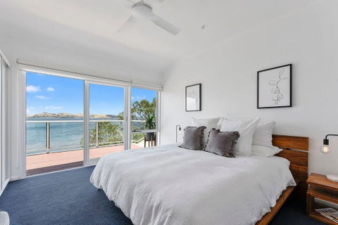 Sandy Bay Beachfront Oasis Direct Beach Access - Timeshare Accommodation 3