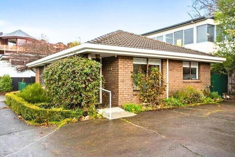 Sandy Bay Cozy Cottage Close To CBD - Timeshare Accommodation 2