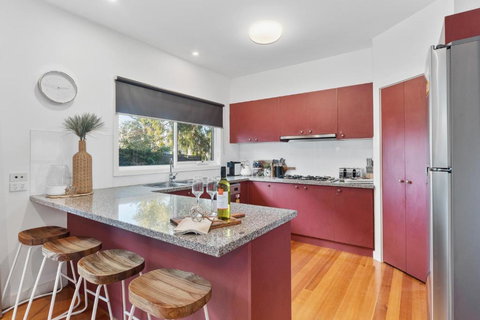 Seaford Luxe Beach House 2023 BDC Traveller Award Winner - Timeshare Accommodation 3