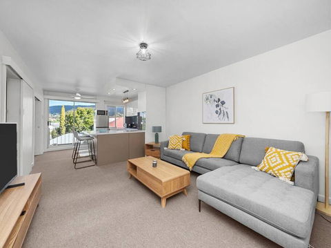 Sandy Bay Apartment With Hobart River View, Near UTAS - Stroll To Cafes And Shops - Timeshare Accommodation 0