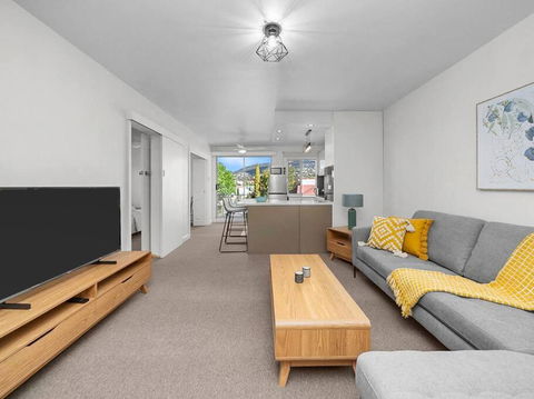 Sandy Bay Apartment With Hobart River View, Near UTAS - Stroll To Cafes And Shops - Timeshare Accommodation 2