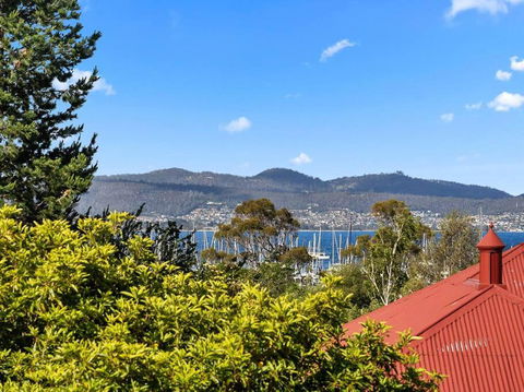 Sandy Bay Apartment With Hobart River View, Near UTAS - Stroll To Cafes And Shops - Timeshare Accommodation 1