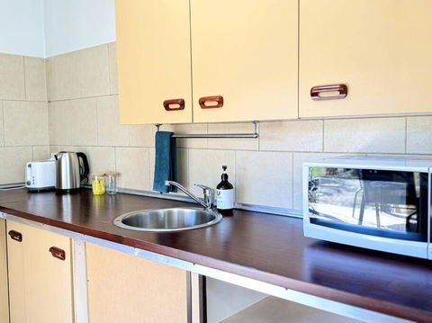Shops Across St! Cute Studio In Salisbury - Timeshare Accommodation 2