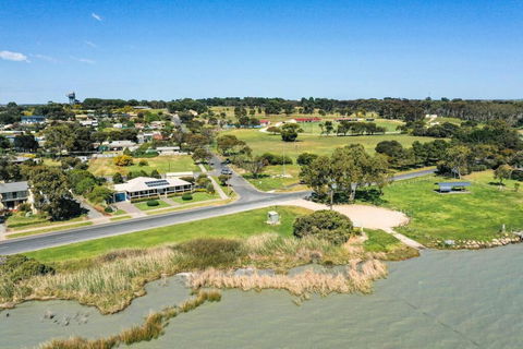 The Blue House On Lake Albert - Timeshare Accommodation 3