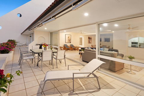 Bella Azure Two Bedroom Two Bathroom Spacious Ocean-view Apartment With Golf Buggy - Timeshare Accommodation 2