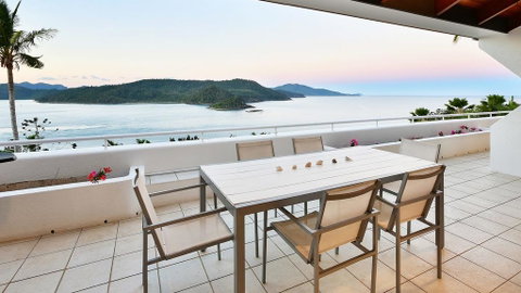 Bella Vista E9 - Ocean View Spacious 2 Bedroom With Golf Buggy - Timeshare Accommodation 2