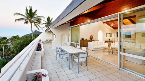 Bella Vista E9 - Ocean View Spacious 2 Bedroom With Golf Buggy - Timeshare Accommodation 1