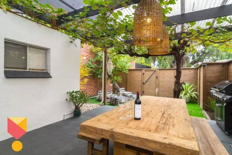 Blackbird At Arlo's - The Heart Of Glenelg - Wifi - Timeshare Accommodation 0