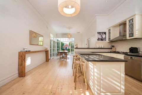 Timeless Gem In Malvern East - Timeshare Accommodation 2