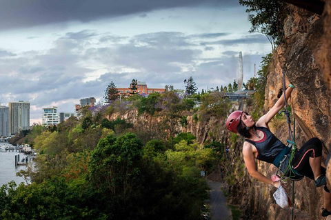 Brisbane Rock Climbing - 3 Hours Night - Timeshare Accommodation 1