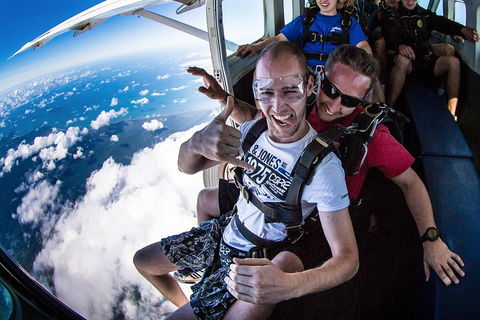 Reef And Rainforest Tandem Sky Dive In Cairns - Timeshare Accommodation 2