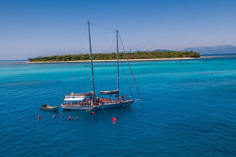 Ocean Free Green Island & Great Barrier Reef Snorkel Cruise, Cairns 25 Guests - Timeshare Accommodation 0